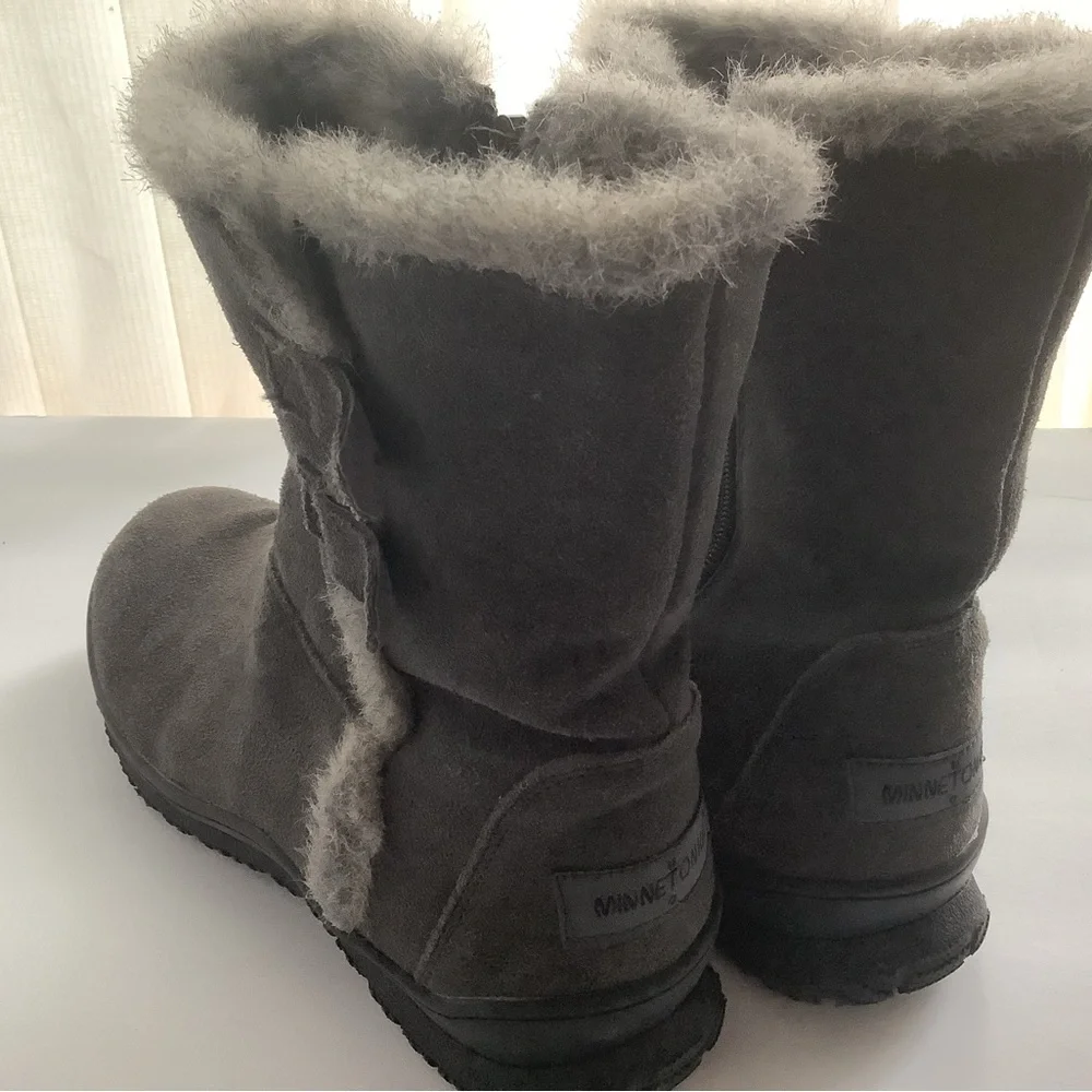 NEW/Unworn Minnetonka Charcoal Suede Boots - Picture 1 of 8